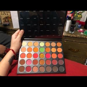 James full make up brushes and pallet for 165
